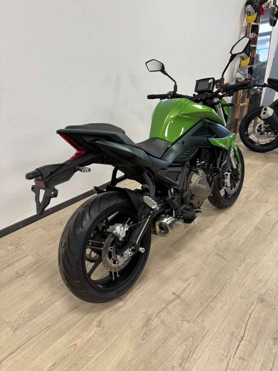 QJ MOTOR QJ MOTOR SRK 700 4