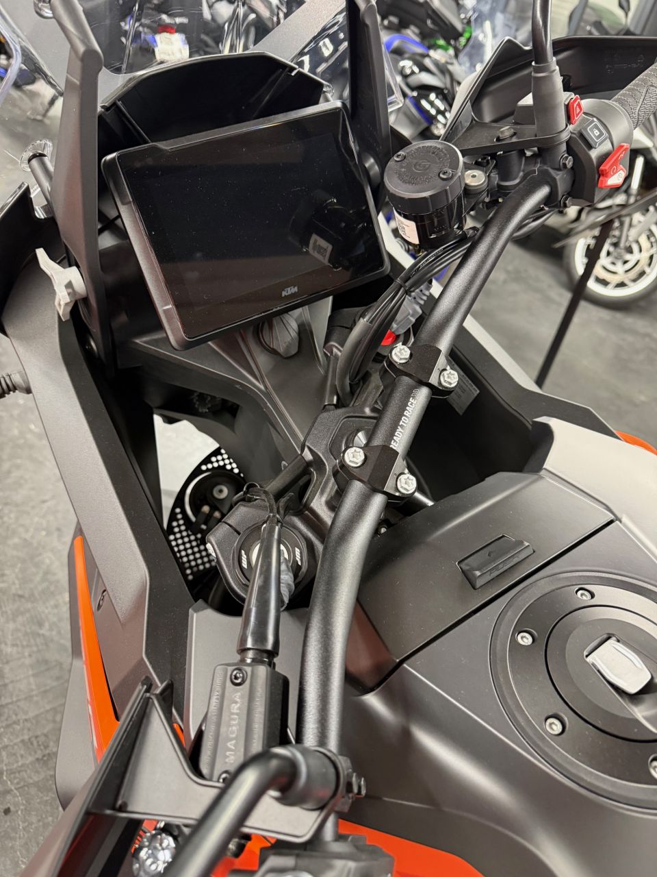 KTM 1290 SUPER ADVENTURE S 4