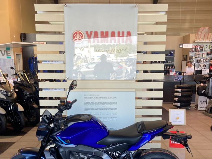 YAMAHA MT-09 4