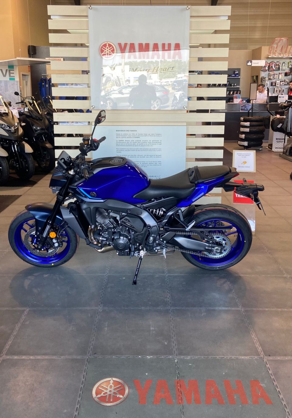 YAMAHA MT-09 4