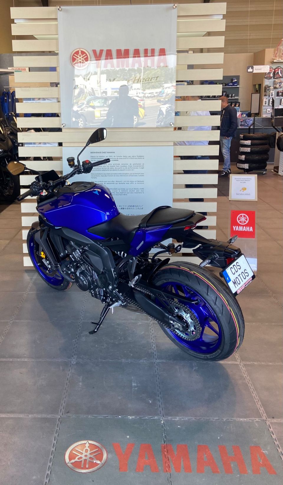 YAMAHA MT-09 4