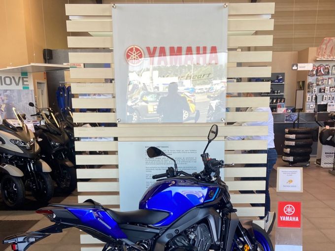 YAMAHA MT-09 4