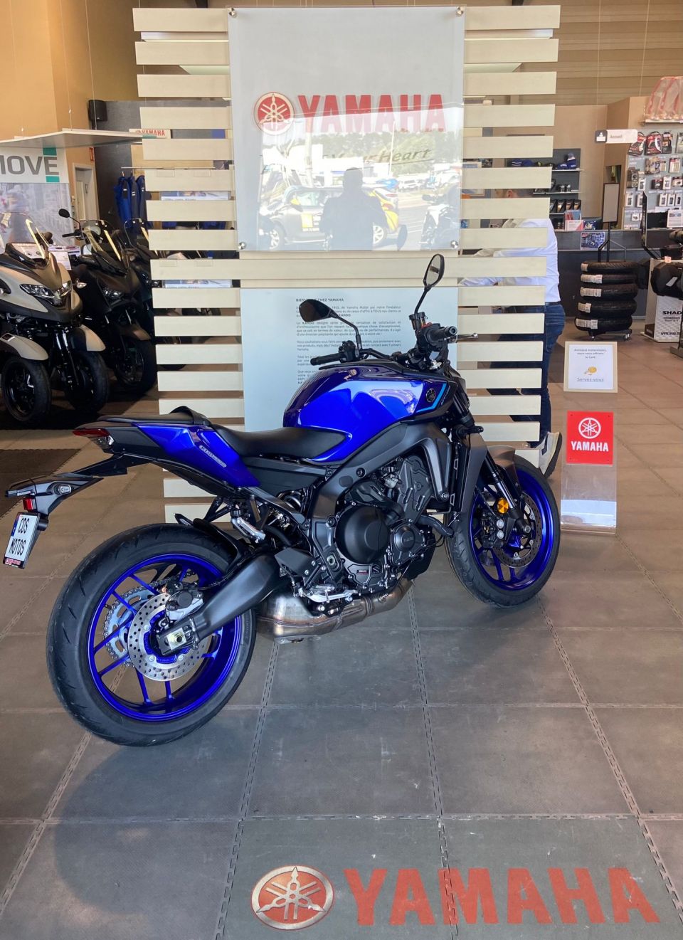 YAMAHA MT-09 4