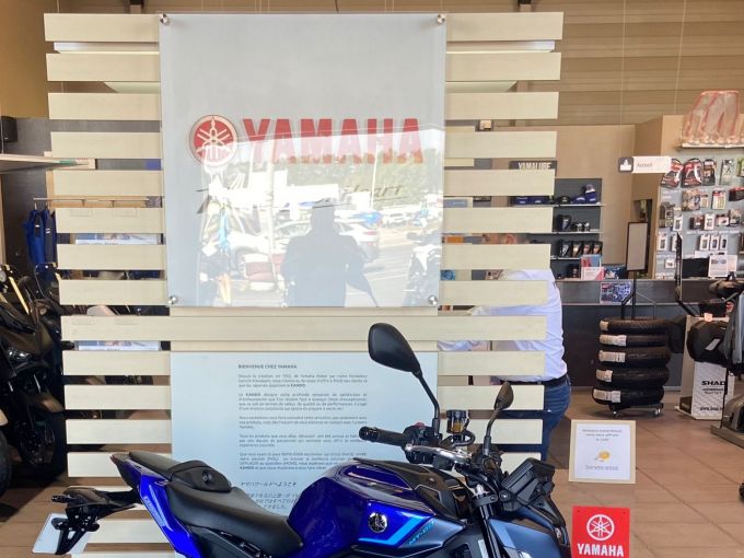 YAMAHA MT-09 4