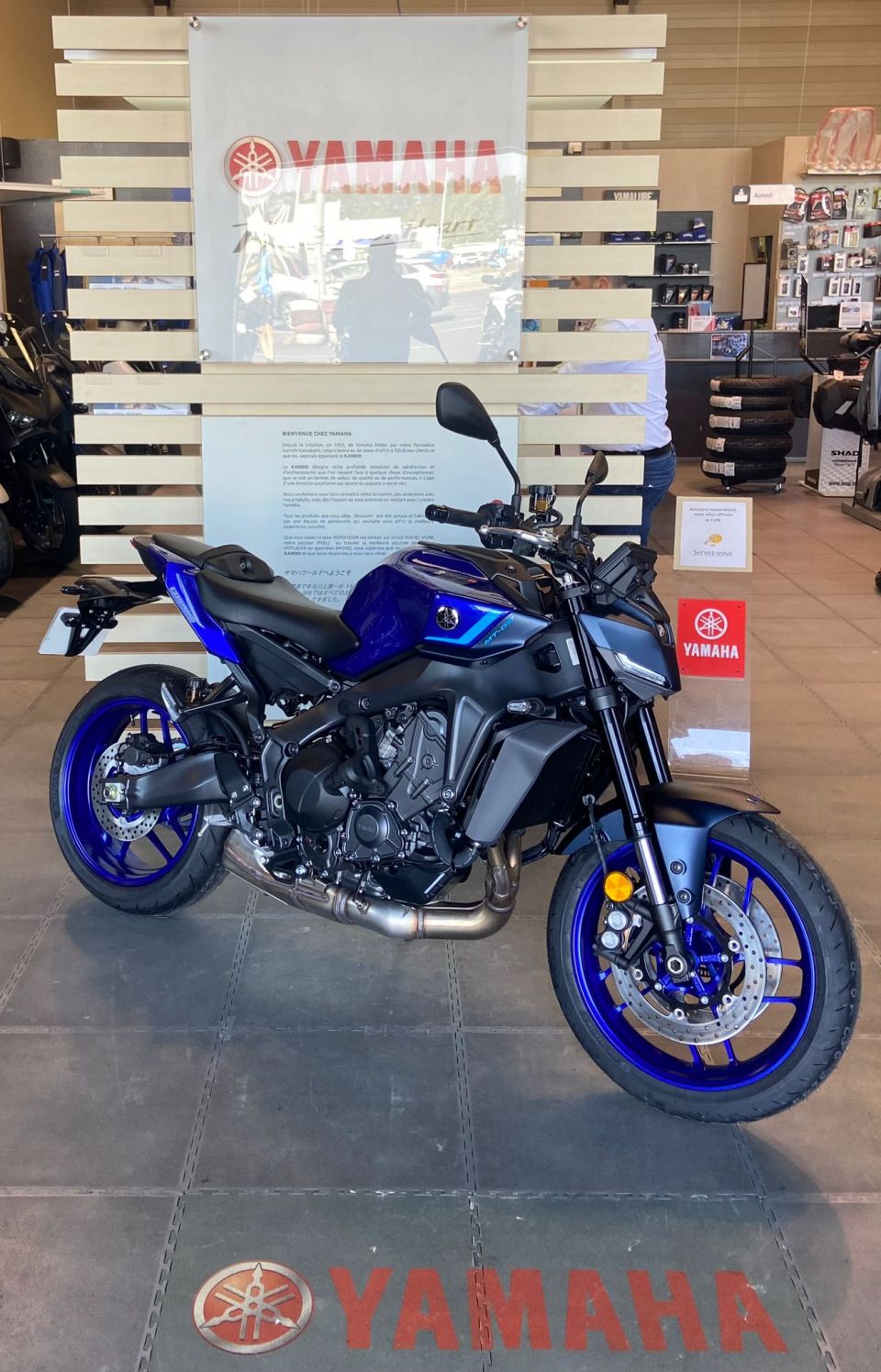 YAMAHA MT-09 4