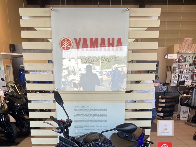 YAMAHA MT-09 4