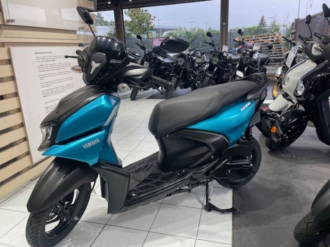 YAMAHA RayZR 125 4