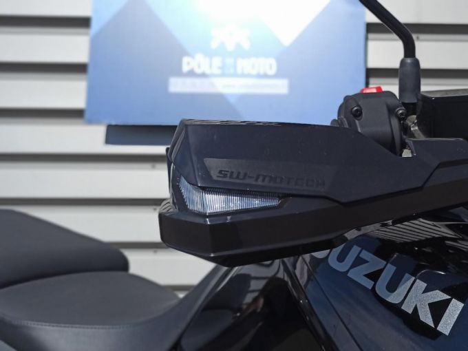 SUZUKI DL 1050 V STROM DARK RALLY N°6/11 4
