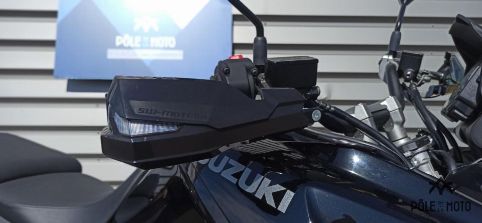 SUZUKI DL 1050 V STROM DARK RALLY N°6/11 4