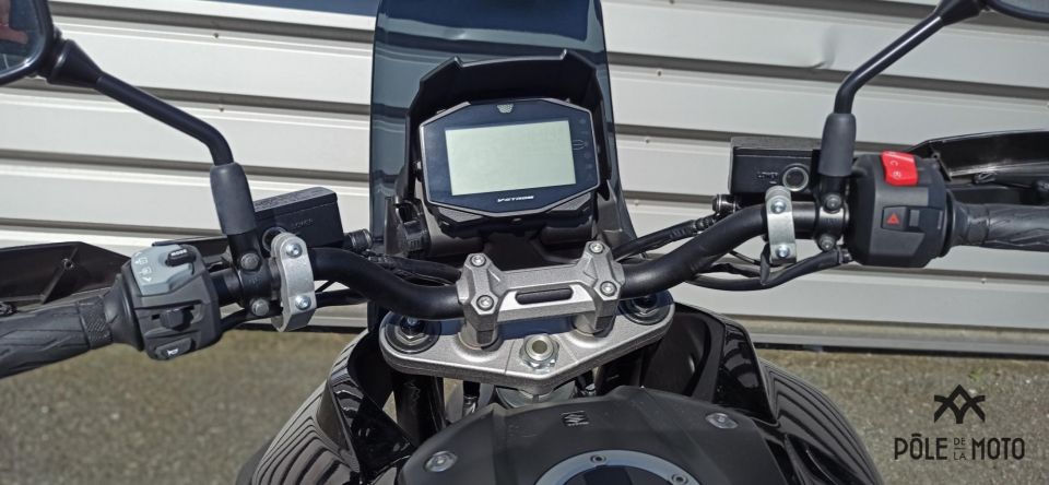 SUZUKI DL 1050 V STROM DARK RALLY N°6/11 4