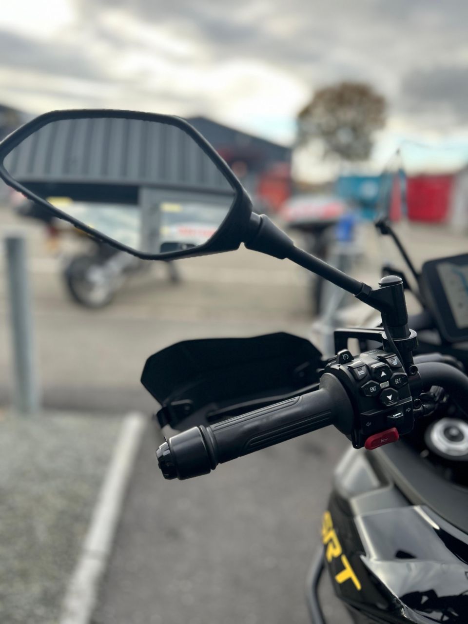 QJ MOTOR SRT 900 SX Touring 4