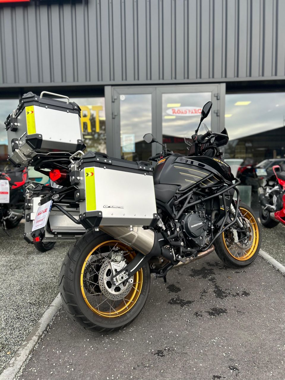 QJ MOTOR SRT 900 SX Touring 4