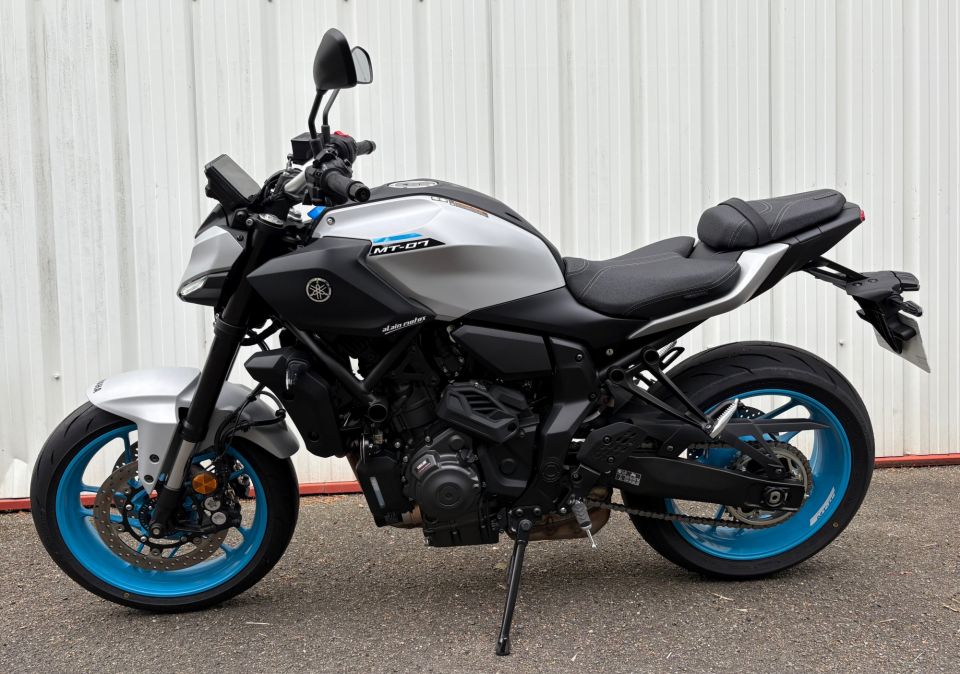 YAMAHA MT-07 Y-AMT 4