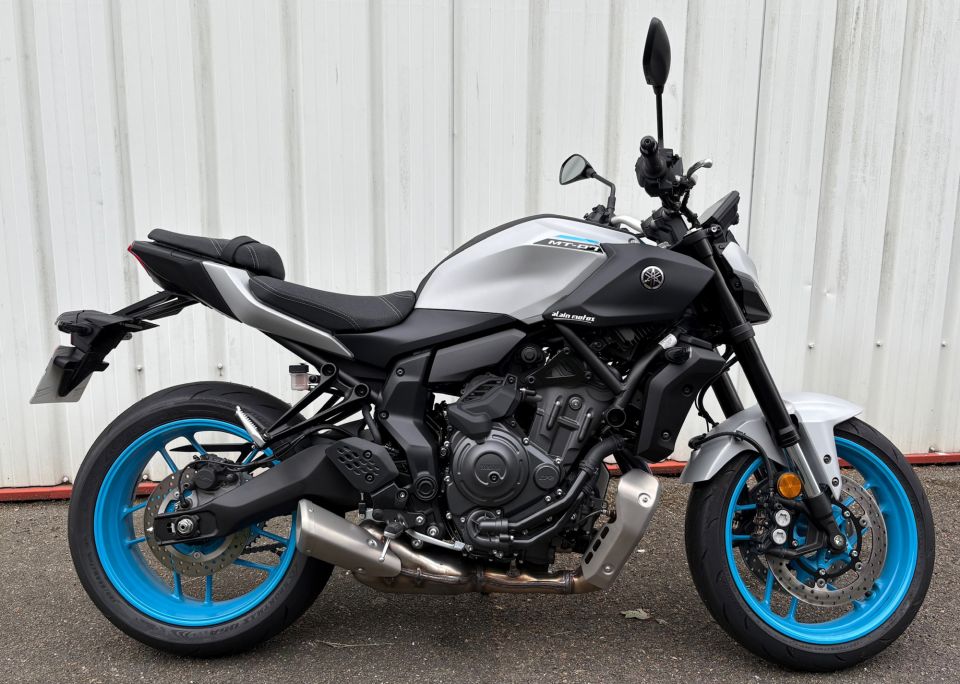 YAMAHA MT-07 Y-AMT 4