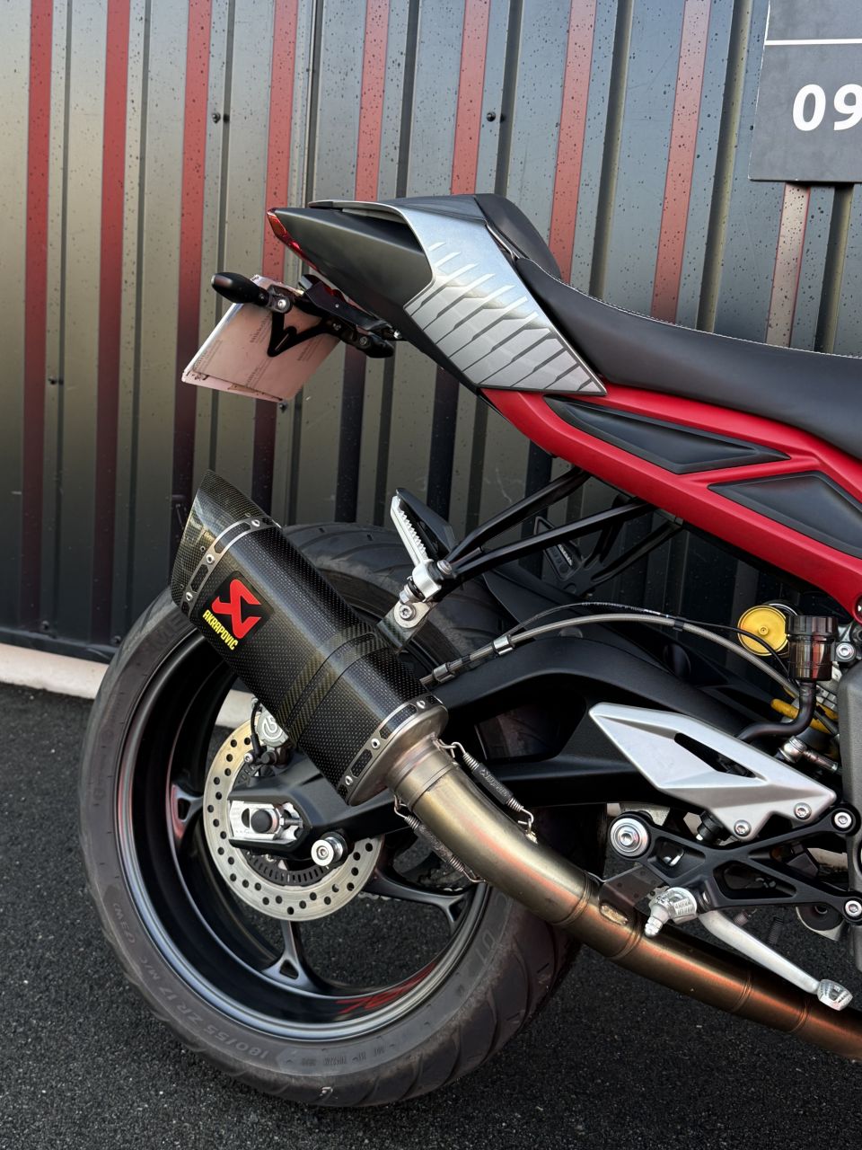 TRIUMPH STREET TRIPLE 765 RS 4