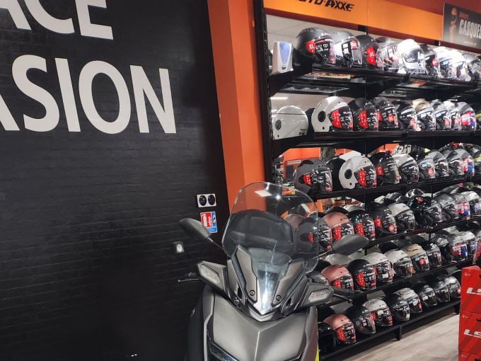 YAMAHA X-MAX 125 4