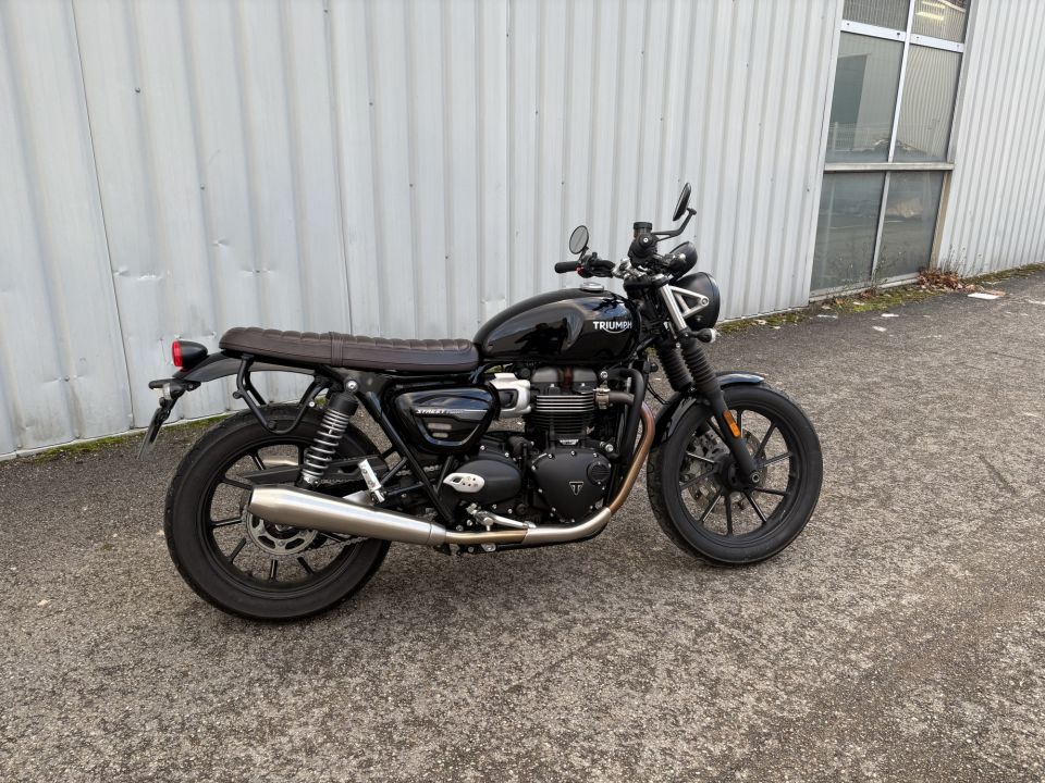 TRIUMPH STREET TWIN  900 4