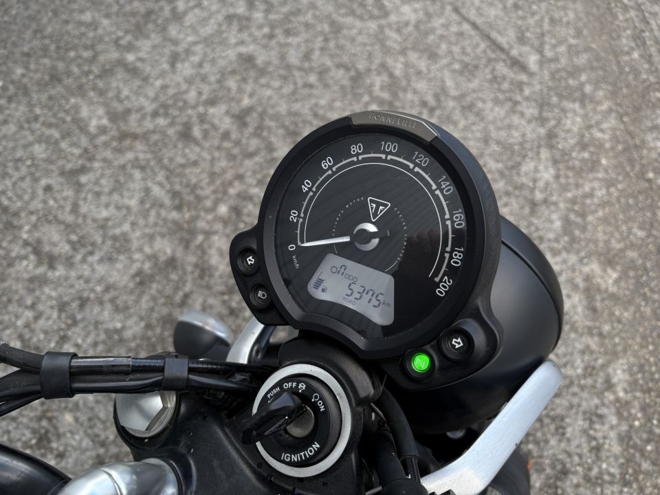 TRIUMPH STREET TWIN  900 4