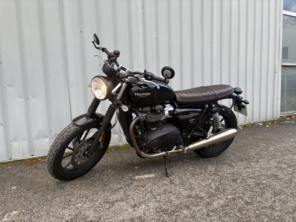 TRIUMPH STREET TWIN  900 4