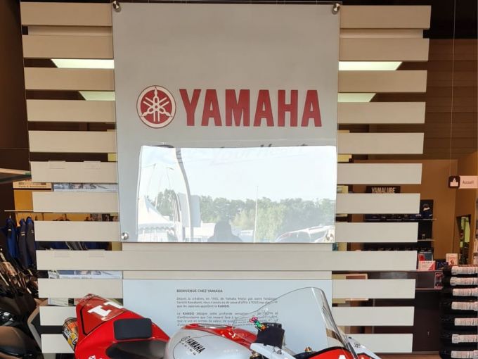 YAMAHA YZF 1000 R1 4