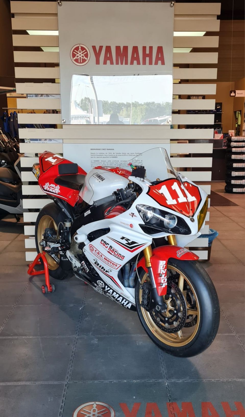 YAMAHA YZF 1000 R1 4