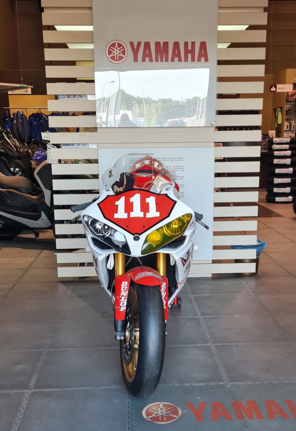 YAMAHA YZF 1000 R1 4