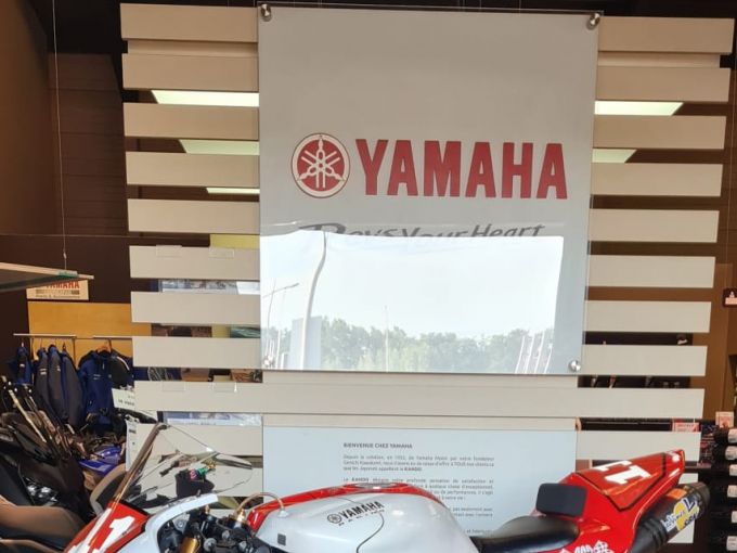 YAMAHA YZF 1000 R1 4