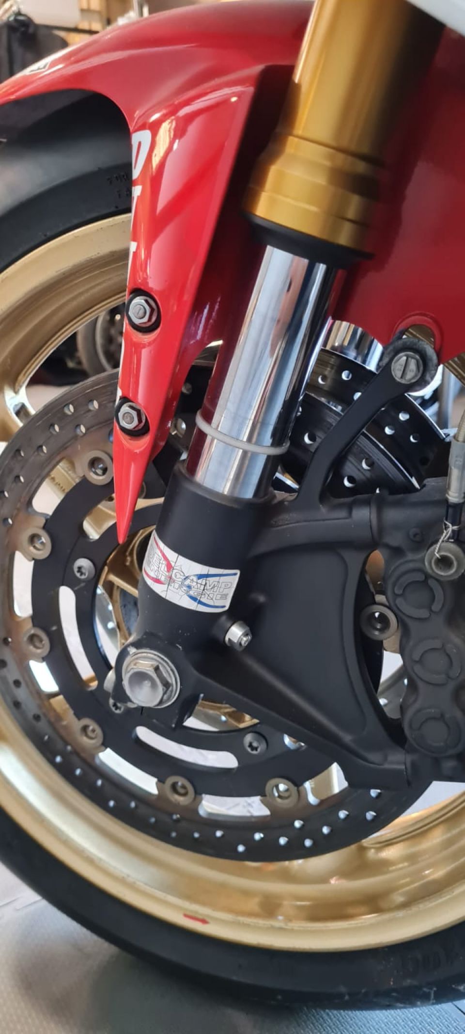 YAMAHA YZF 1000 R1 4