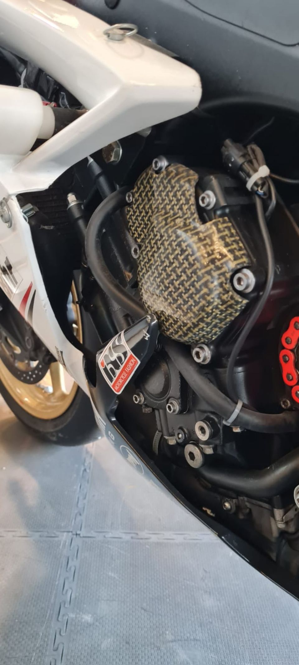 YAMAHA YZF 1000 R1 4