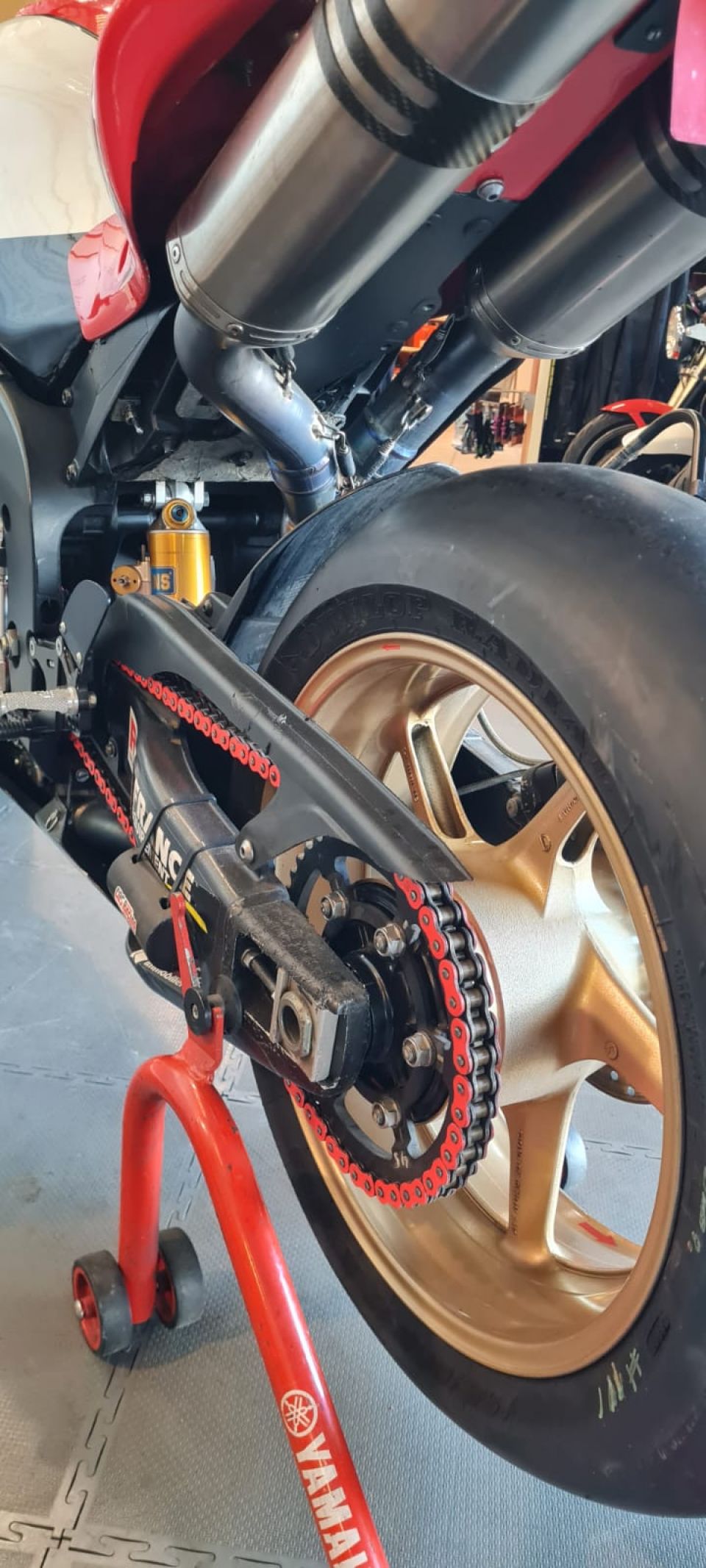 YAMAHA YZF 1000 R1 4