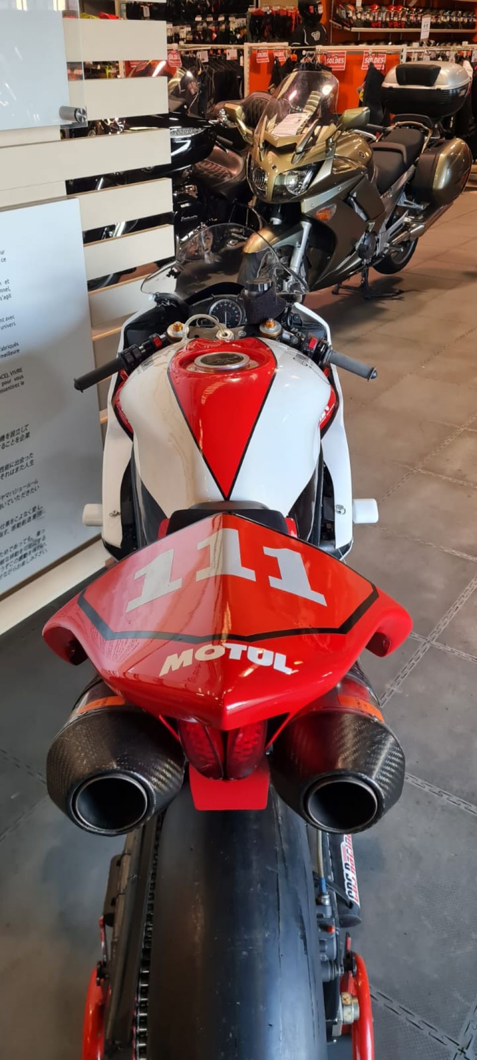 YAMAHA YZF 1000 R1 4