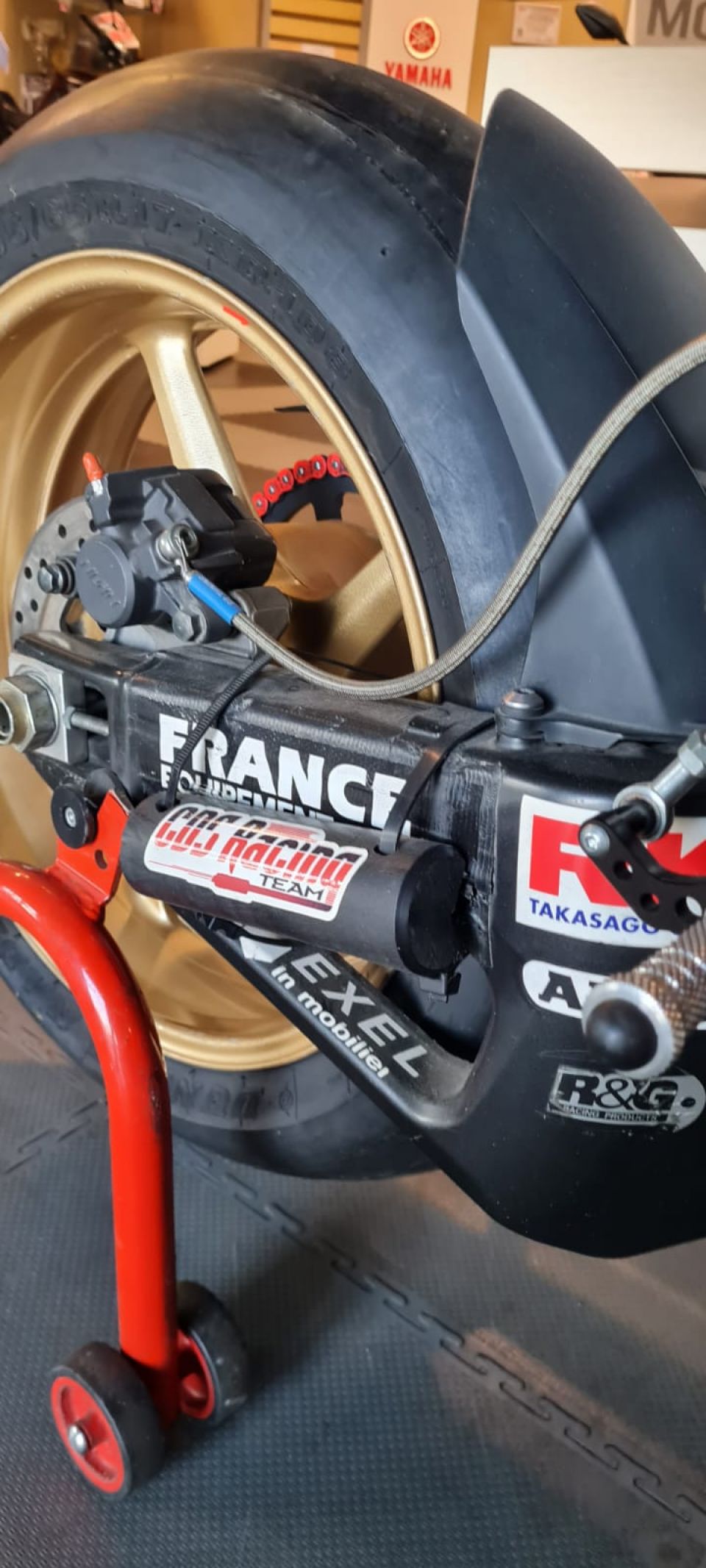 YAMAHA YZF 1000 R1 4