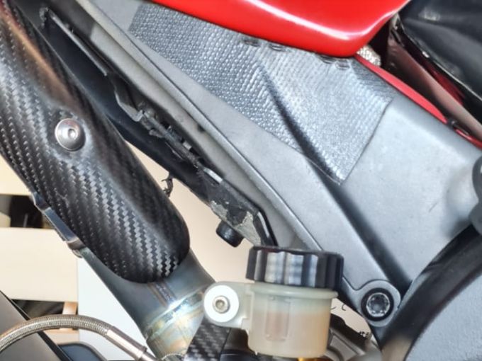 YAMAHA YZF 1000 R1 4