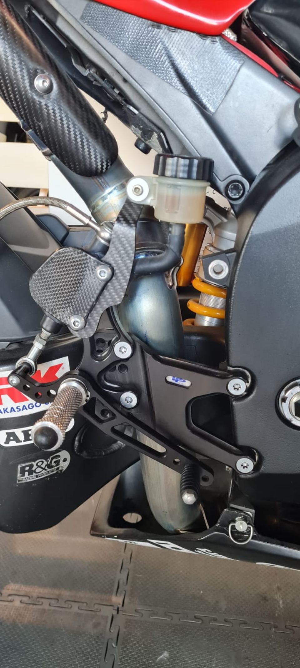 YAMAHA YZF 1000 R1 4