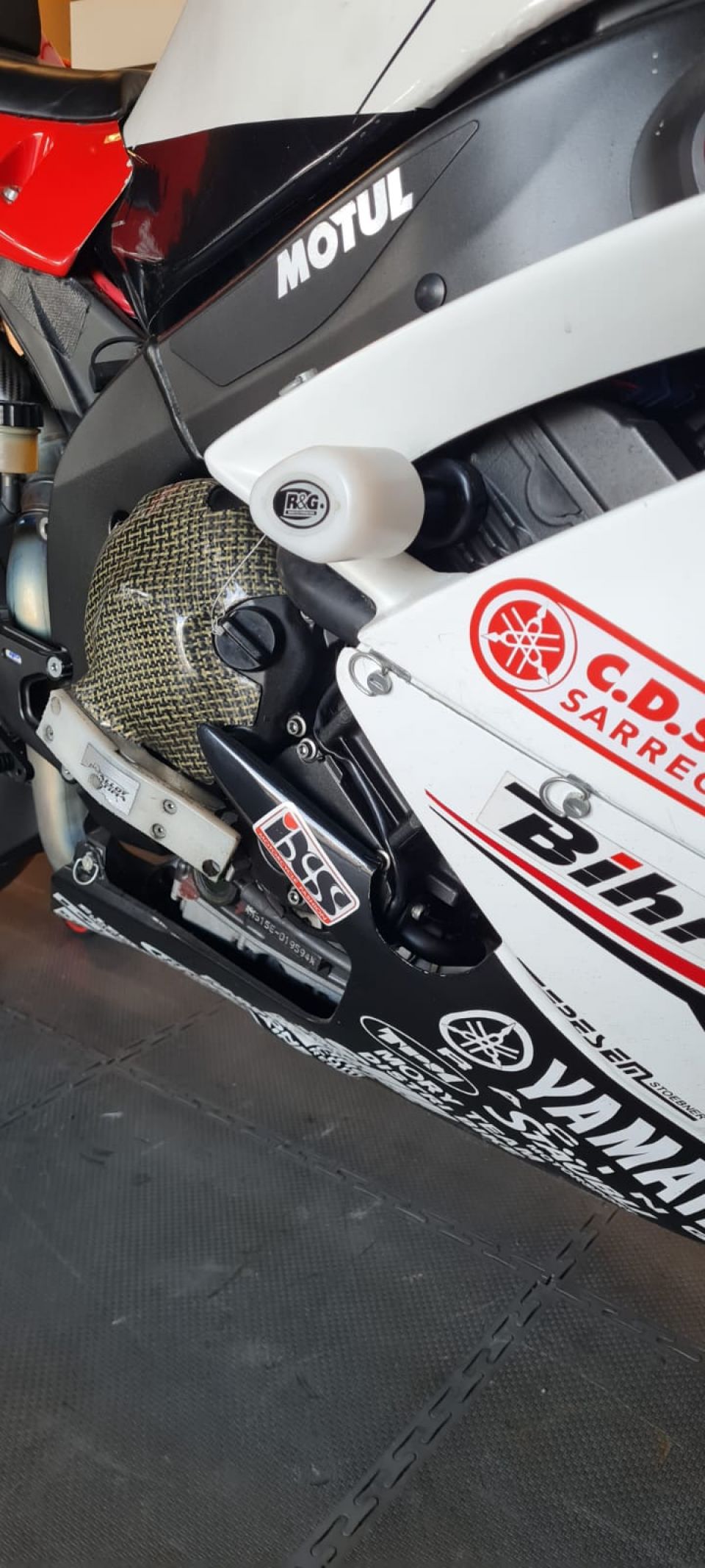 YAMAHA YZF 1000 R1 4