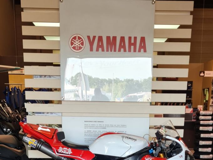 YAMAHA YZF 1000 R1 4