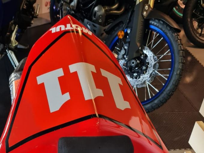YAMAHA YZF 1000 R1 4