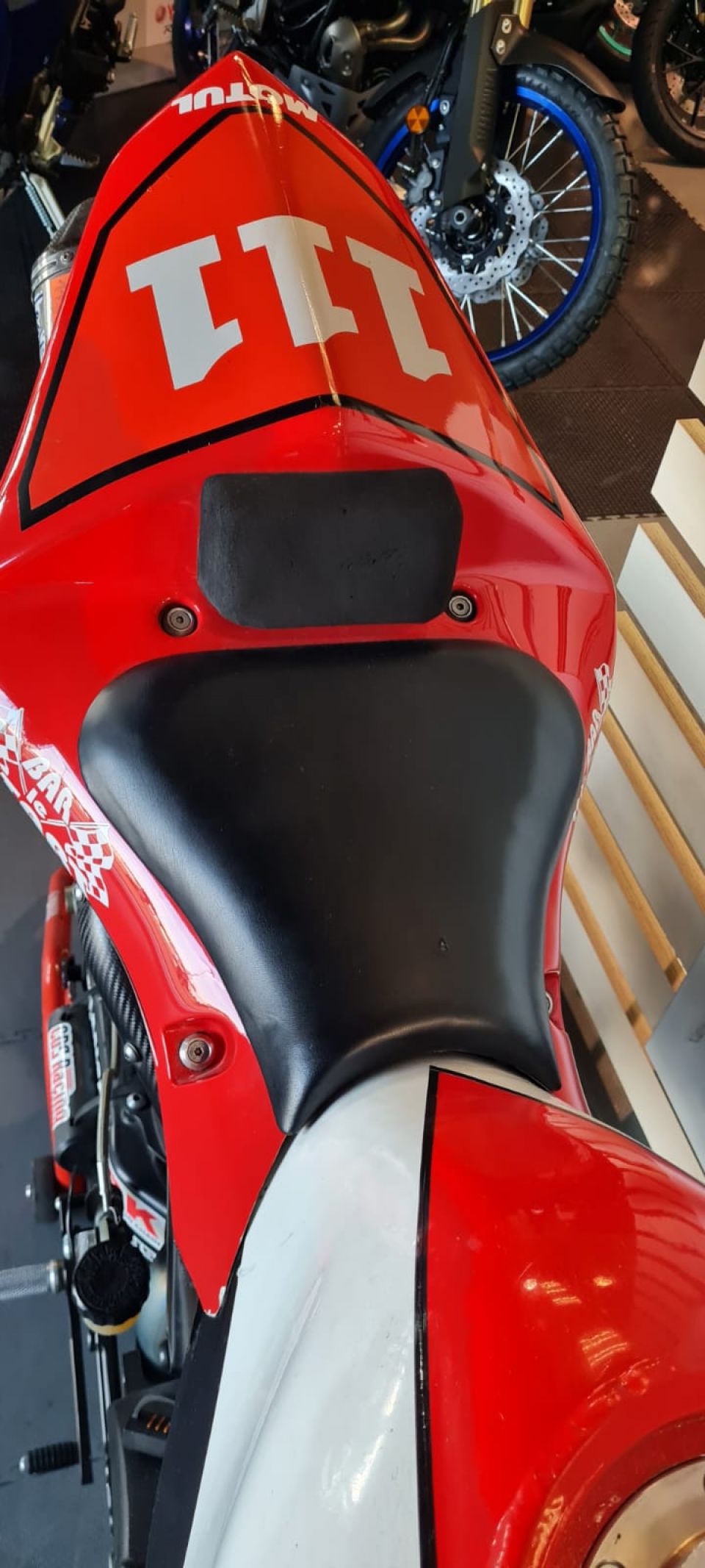 YAMAHA YZF 1000 R1 4