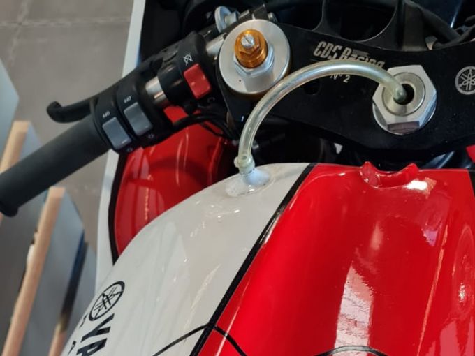 YAMAHA YZF 1000 R1 4
