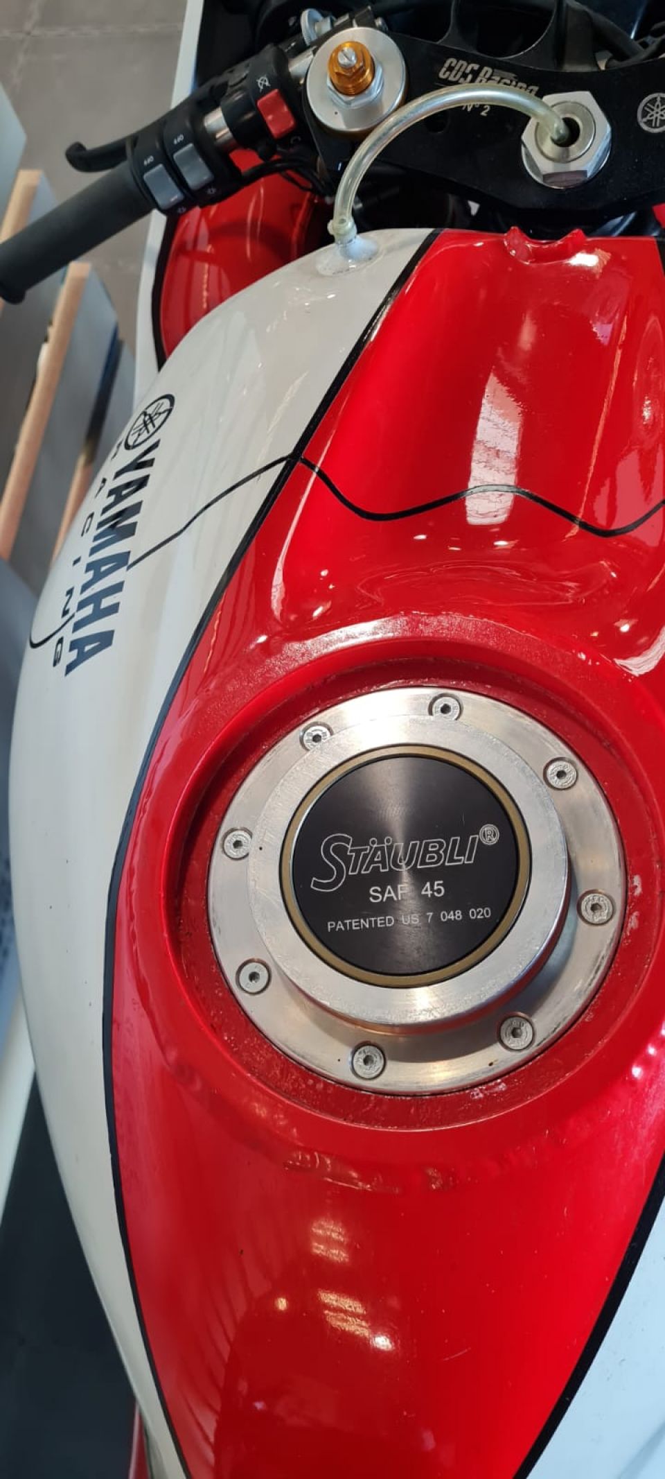 YAMAHA YZF 1000 R1 4