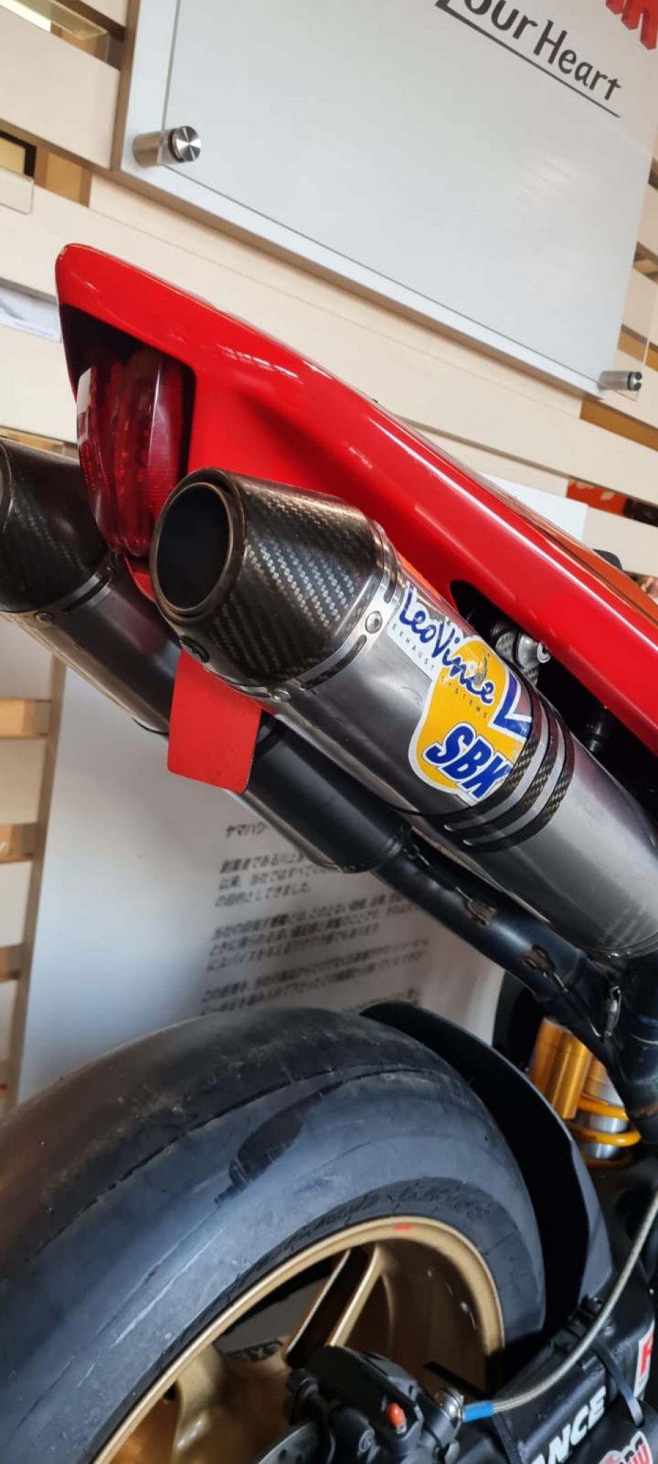 YAMAHA YZF 1000 R1 4