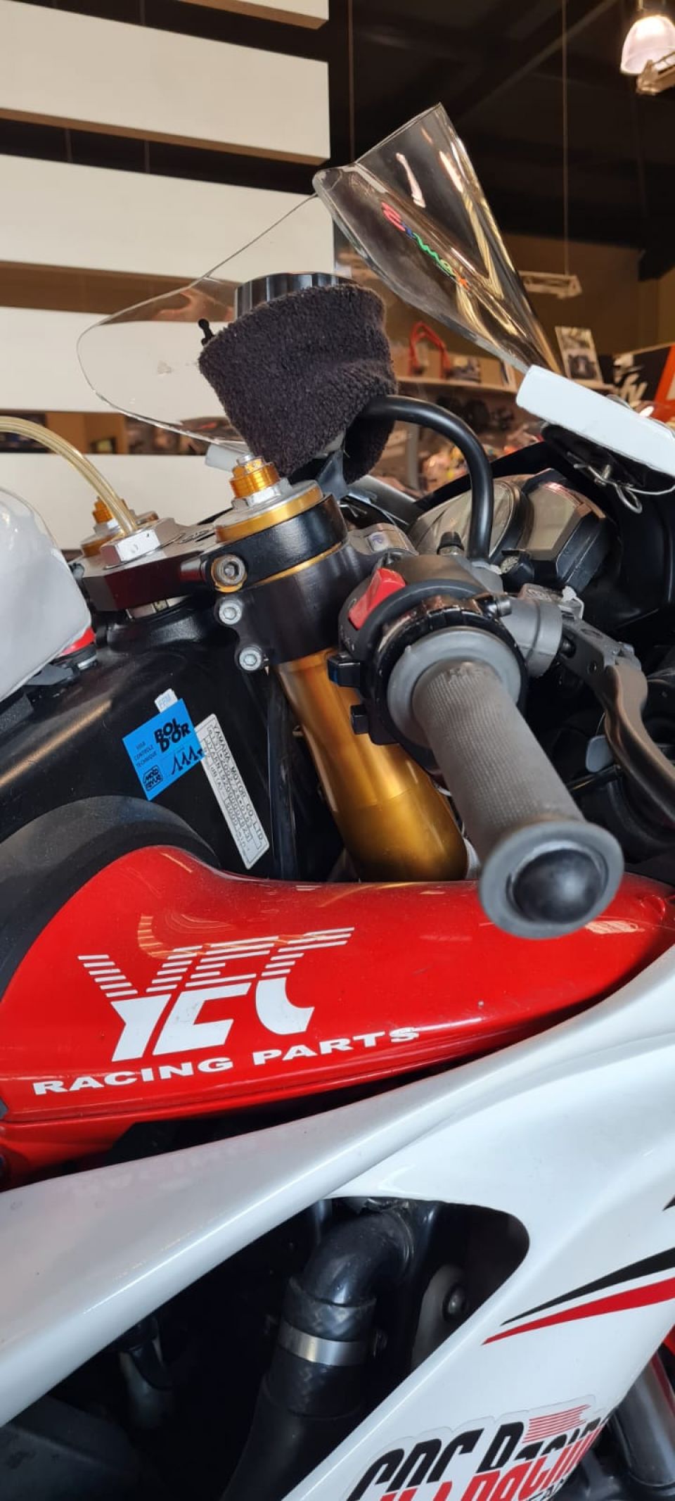 YAMAHA YZF 1000 R1 4