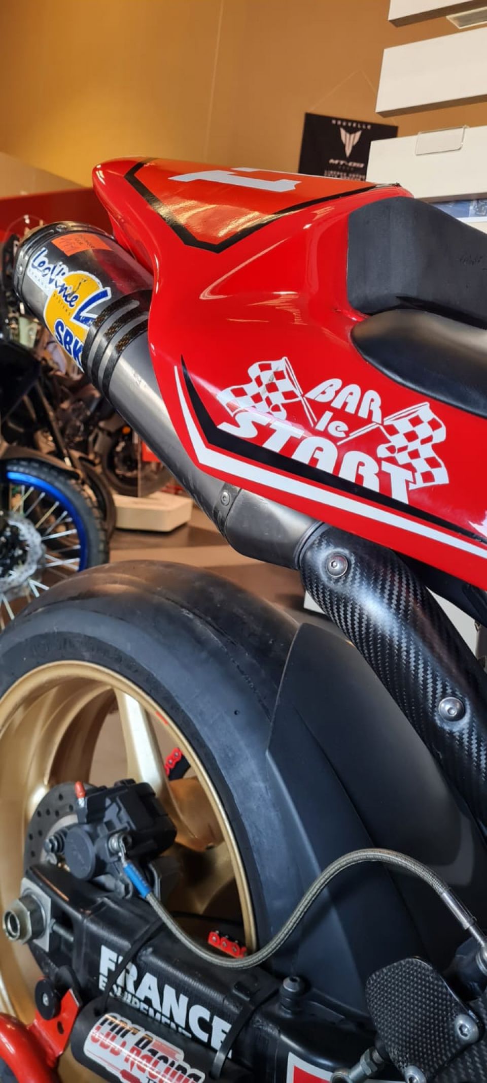 YAMAHA YZF 1000 R1 4