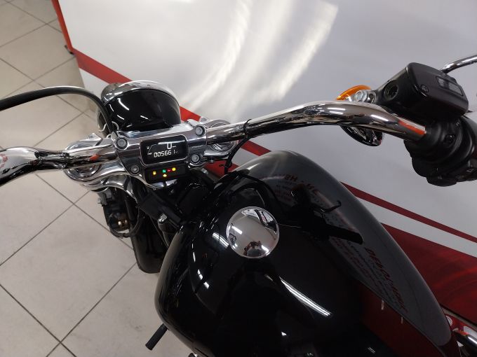 HARLEY-DAVIDSON SOFTAIL FXST 4