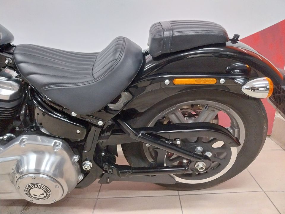 HARLEY-DAVIDSON SOFTAIL FXST 4