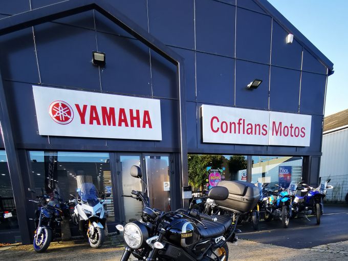 YAMAHA XSR 125 Legacy 4