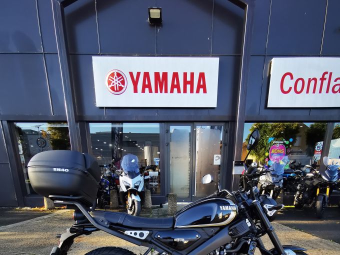 YAMAHA XSR 125 Legacy 4