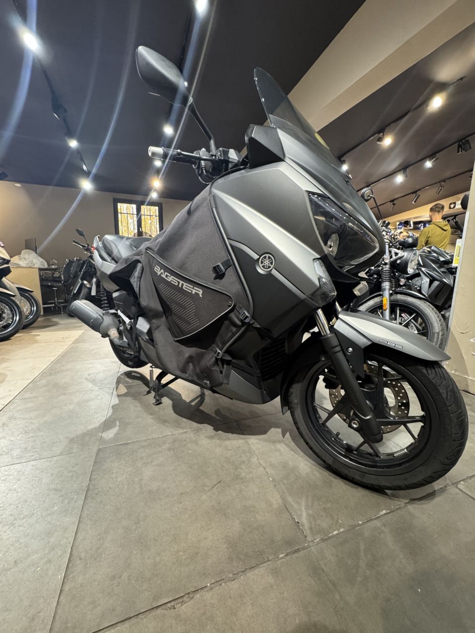 YAMAHA X-MAX 125 4