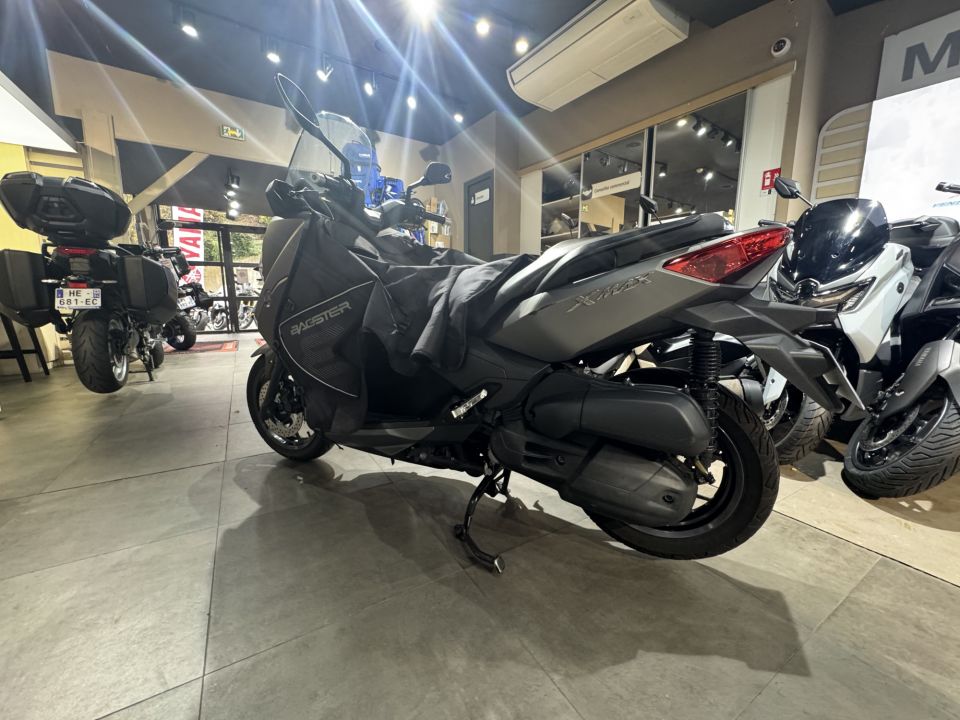 YAMAHA X-MAX 125 4