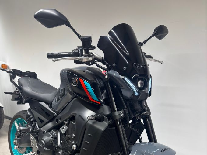 YAMAHA MT-09 4